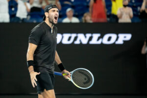 Matteo Berrettini ha superato Sonego grazie alla sua forza mentale in una sfida di grande prestigio